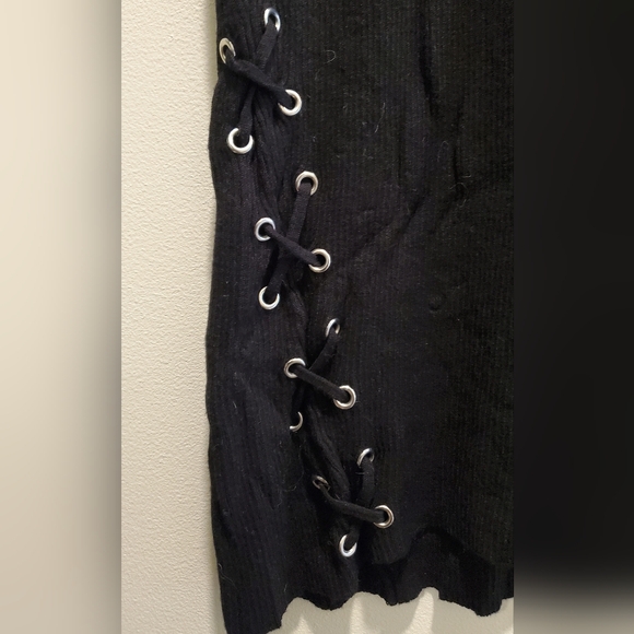 NICOLE MILLER | Black Short Sleeves Bodycon Knitted Dress in Size Medium - Picture 4 of 7